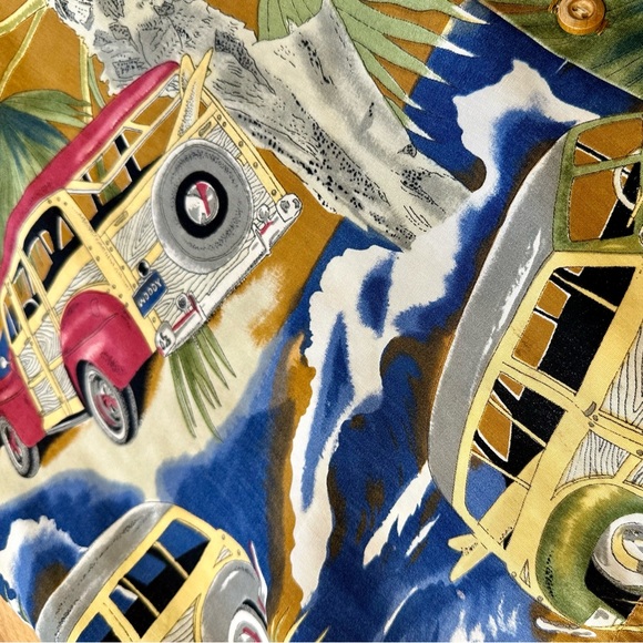 Retro Hawaiian shirt, made in Hawaii with coconut buttons - Picture 4 of 12